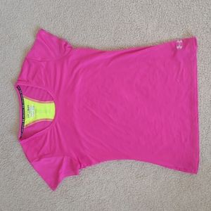 Under Armour women's M semi fitted heat gear running shirt